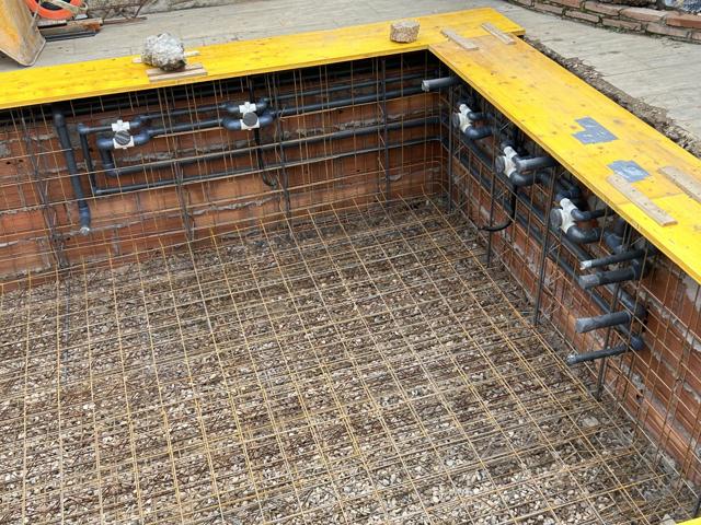 Estructura de ferralla para piscina de obra